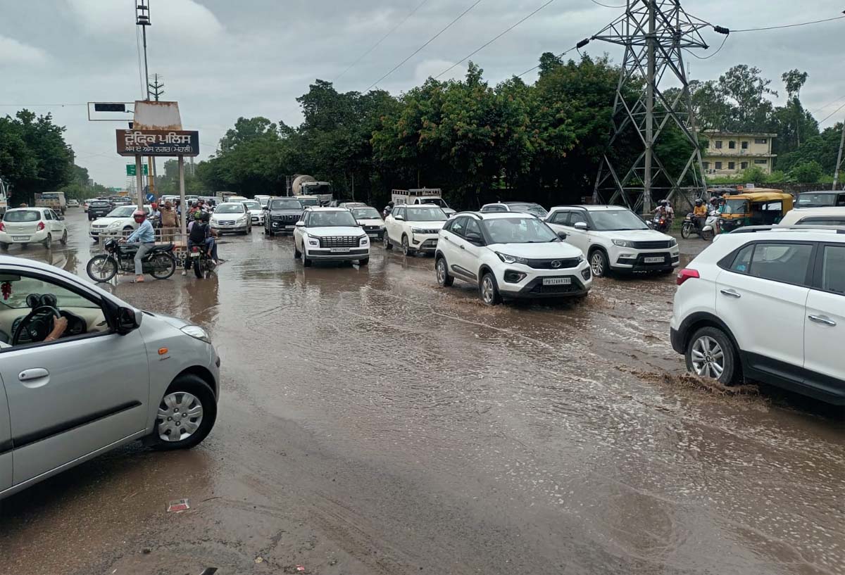 Bad condition of city roads, rainwater remains stagnant for several days after rain.